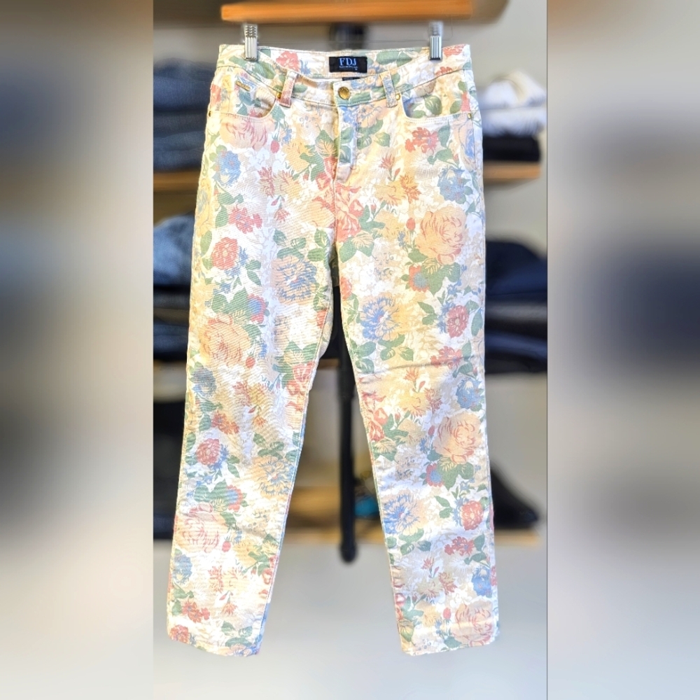 Women's French dressing, floral Capri jeans sz 4 😁